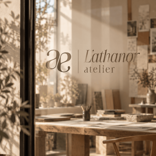 vitrine avec logo Athanor atelier